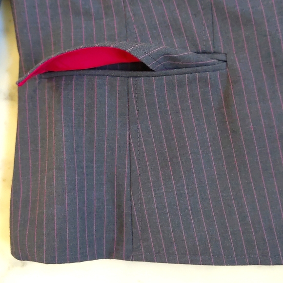 Express Rayon blended fully lined blazer with stripes and shoulder design. - Picture 6 of 8